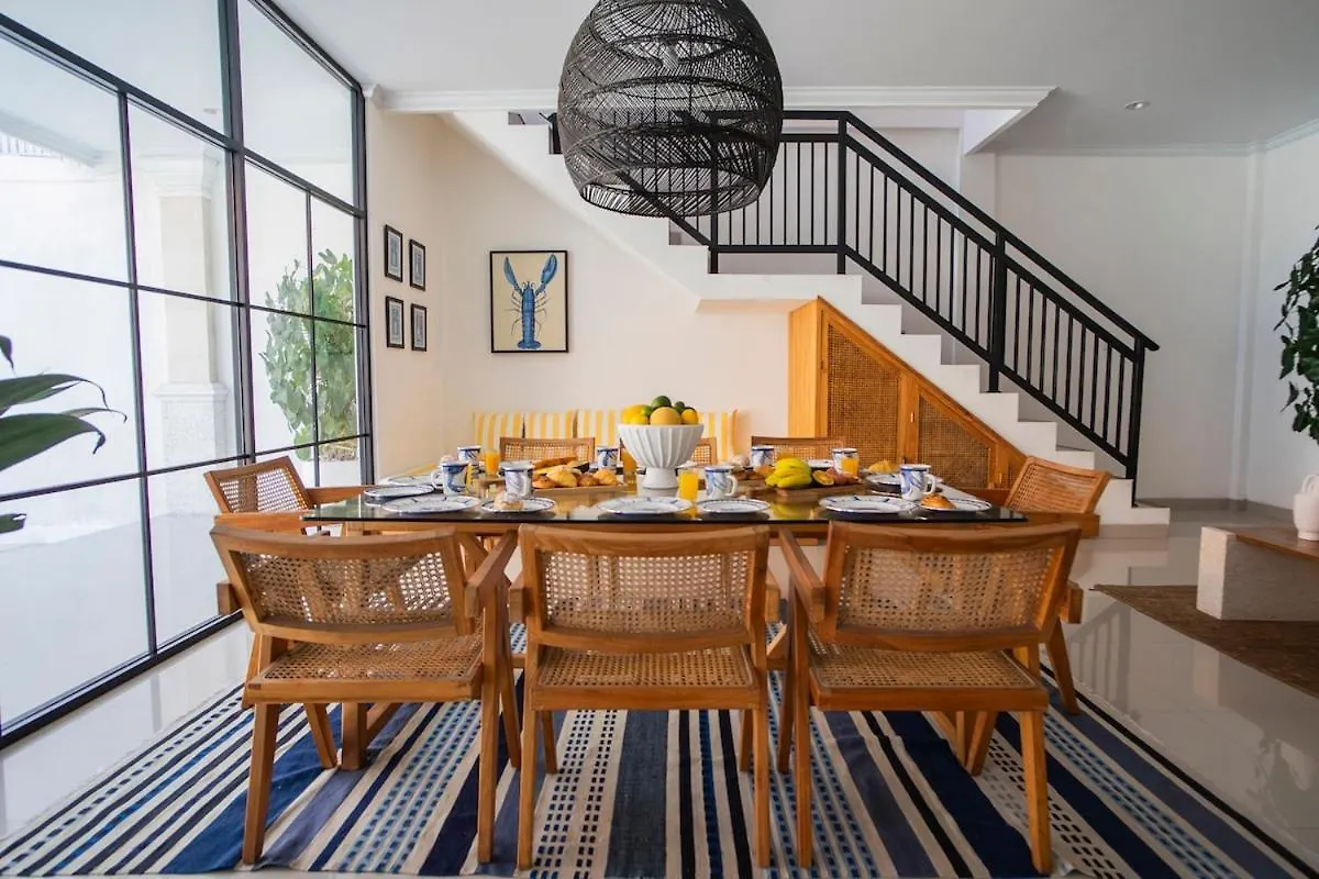 Family Friendly Luxury Pool Villa - Walk To Shops 塞米亚克