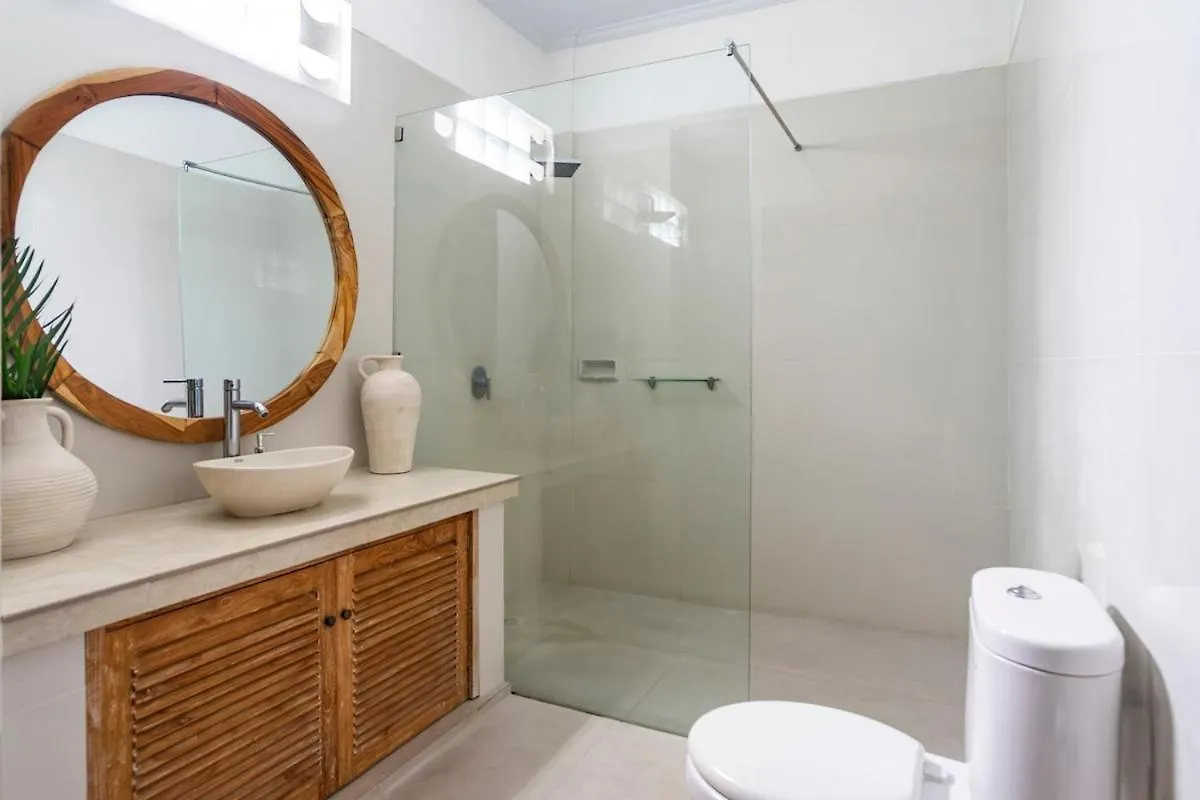 Family Friendly Luxury Pool Villa - Walk To Shops 塞米亚克
