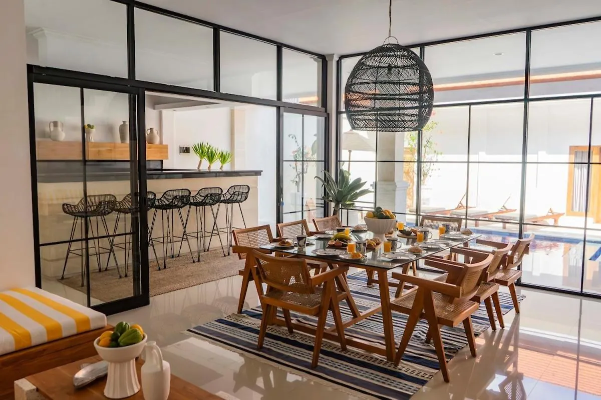 Family Friendly Luxury Pool Villa - Walk To Shops Seminyak